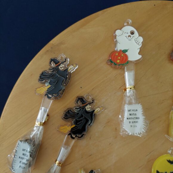 11 Vintage World Trend Halloween Mini Toothbrushes Peanuts Ghost Witch Black Cat - Picture 5 of 5